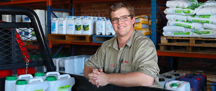 Jeshua Smith educates farmers on weed resistance in NSW